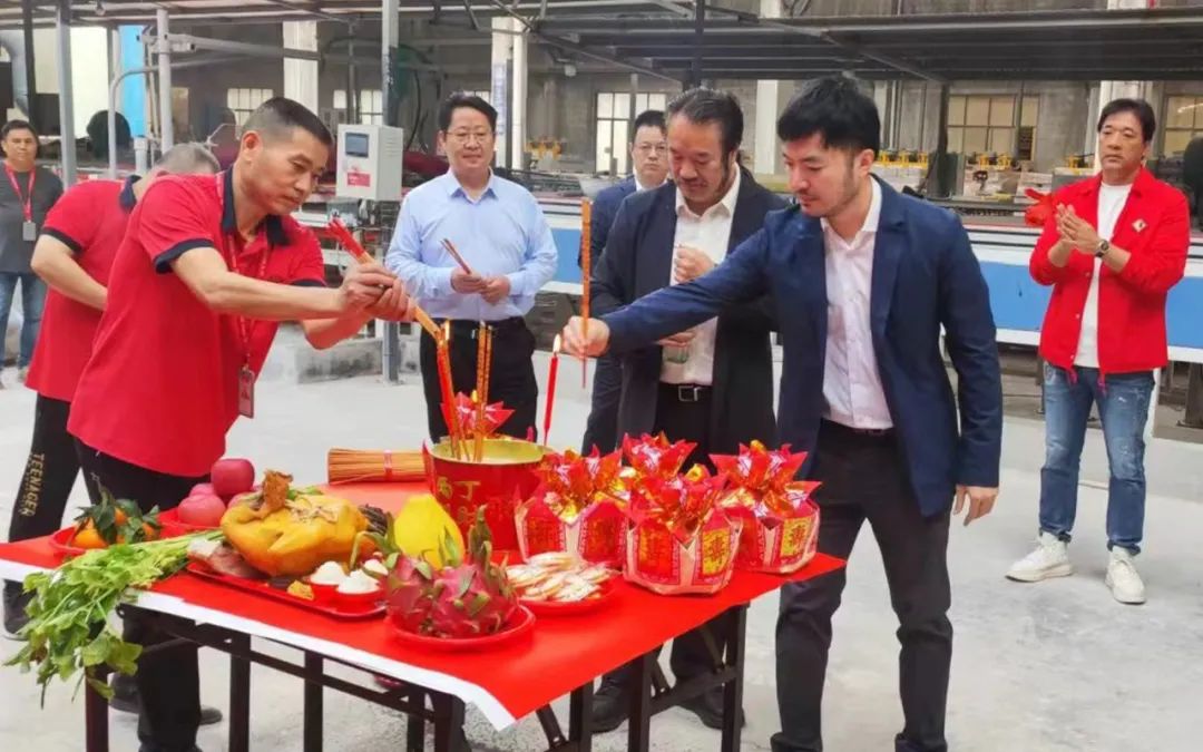 薪火升腾 · 燃起新程｜热烈祝贺永乐app智造生产基地今日盛大点火(图4)