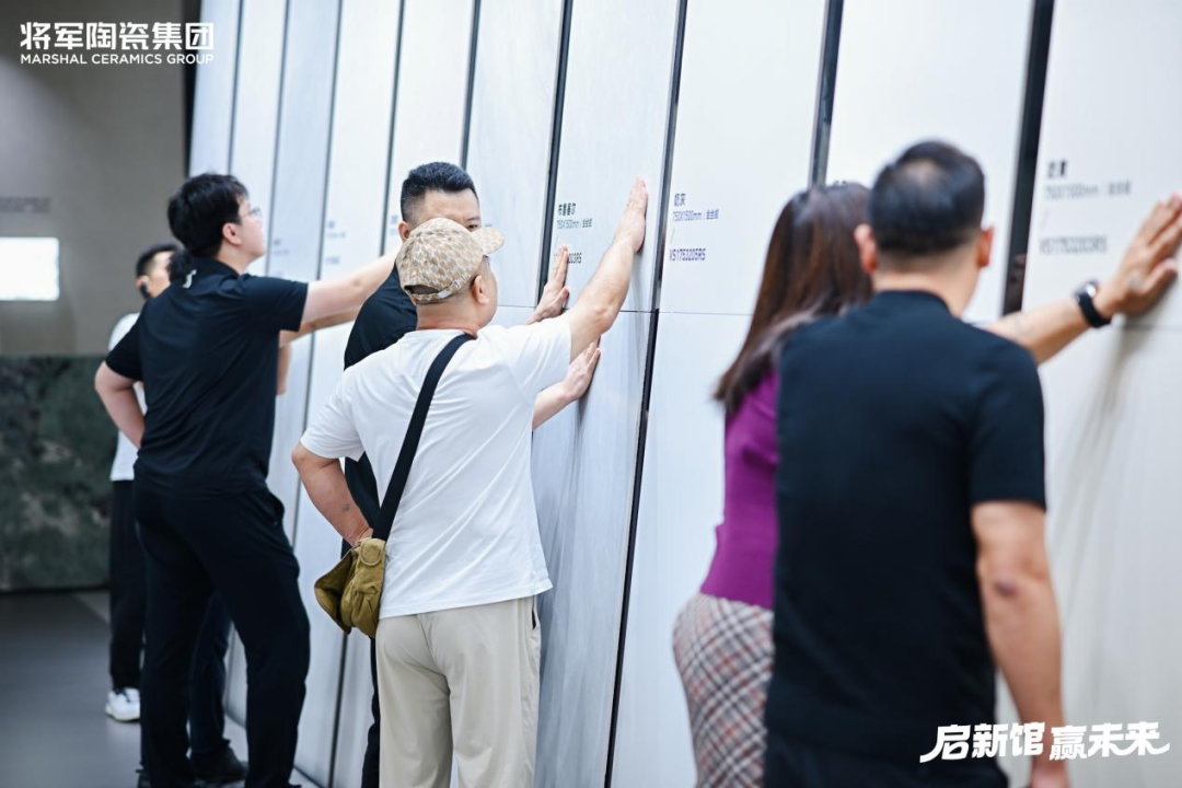 万平展厅焕新登场！永乐app赋能经销商共赢未来(图11)