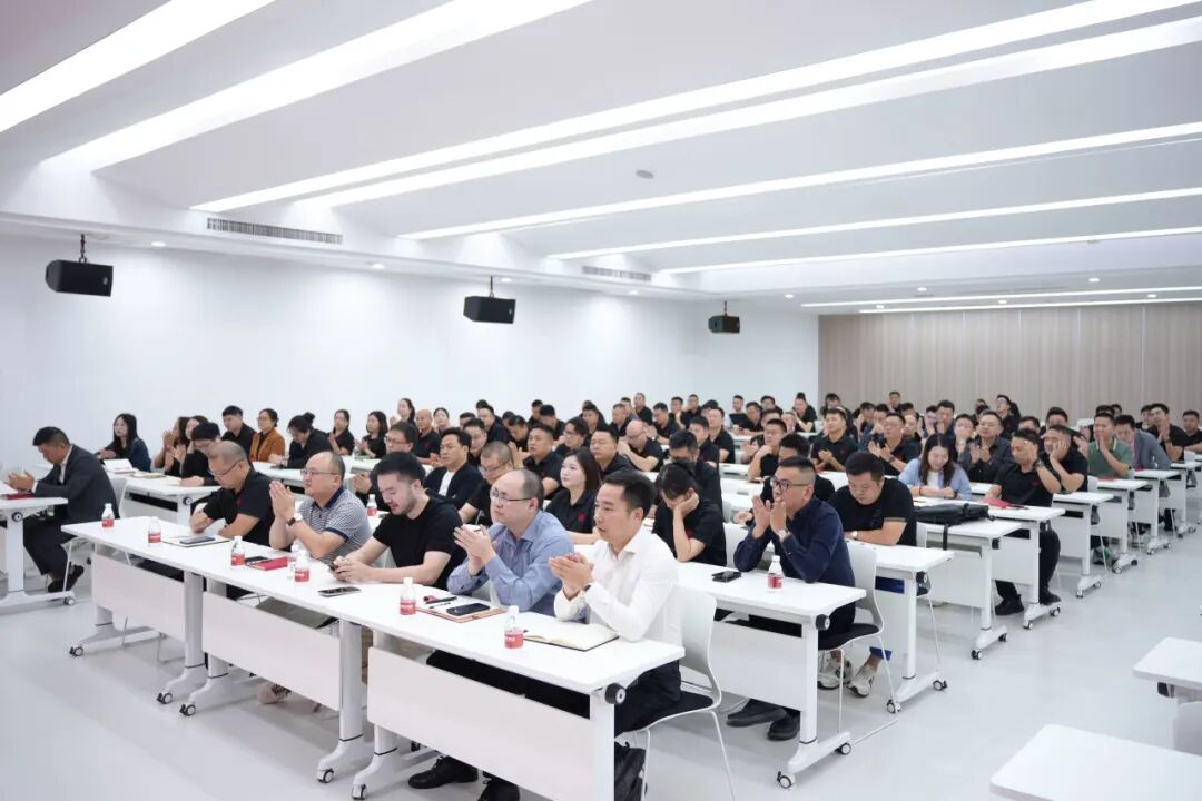永乐app十月荣誉表彰盛会：荣耀续航 奋楫扬帆(图2)