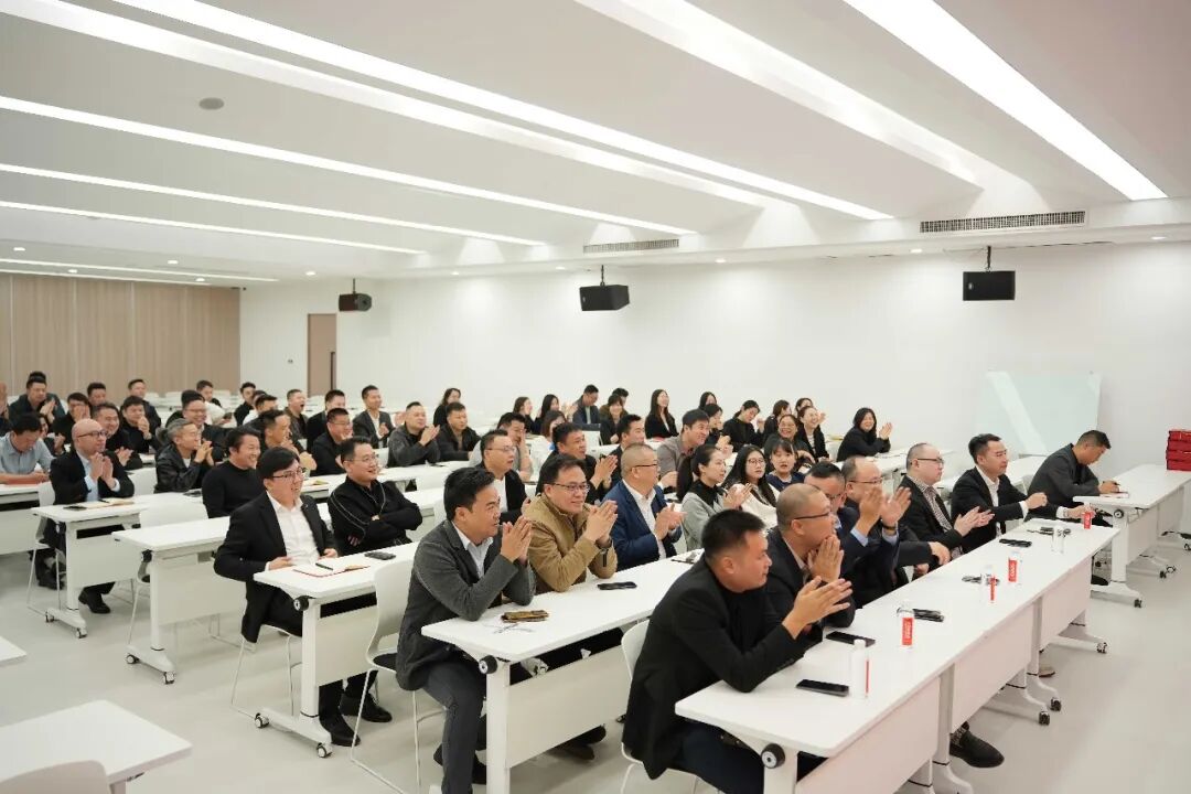 永乐app十一月荣誉表彰盛会：以荣耀为炬，向收官冲刺(图2)