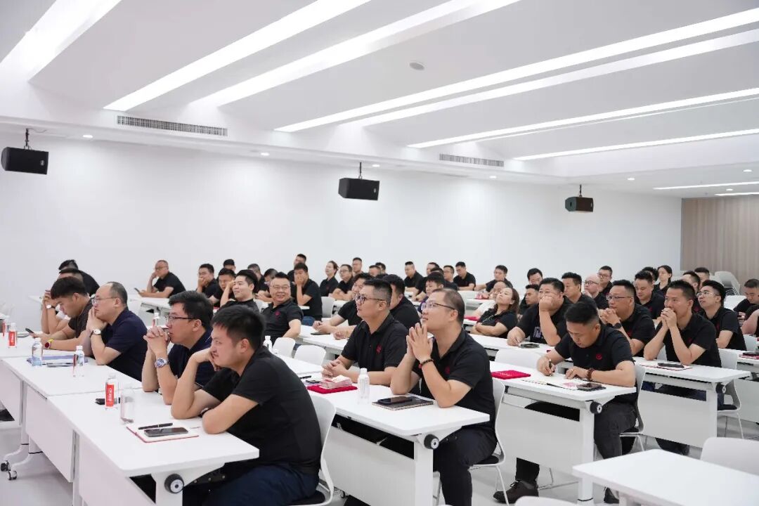 永乐app4月荣誉表彰盛会：致敬标杆，逐光前行(图3)