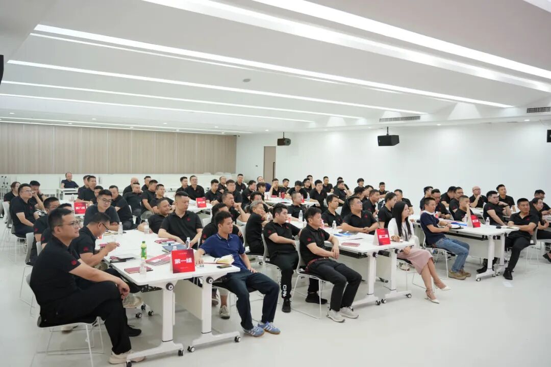 战鼓铿锵，催人奋进。6月6日，永乐app月度荣誉表彰盛典隆重举行。本次大会全面复盘五月工作成果，以荣誉致敬拼搏，表彰先进标杆，部署攻坚目标，为下一阶段高质量发展吹响冲锋号角。永乐app瓷砖事业部总(图2)