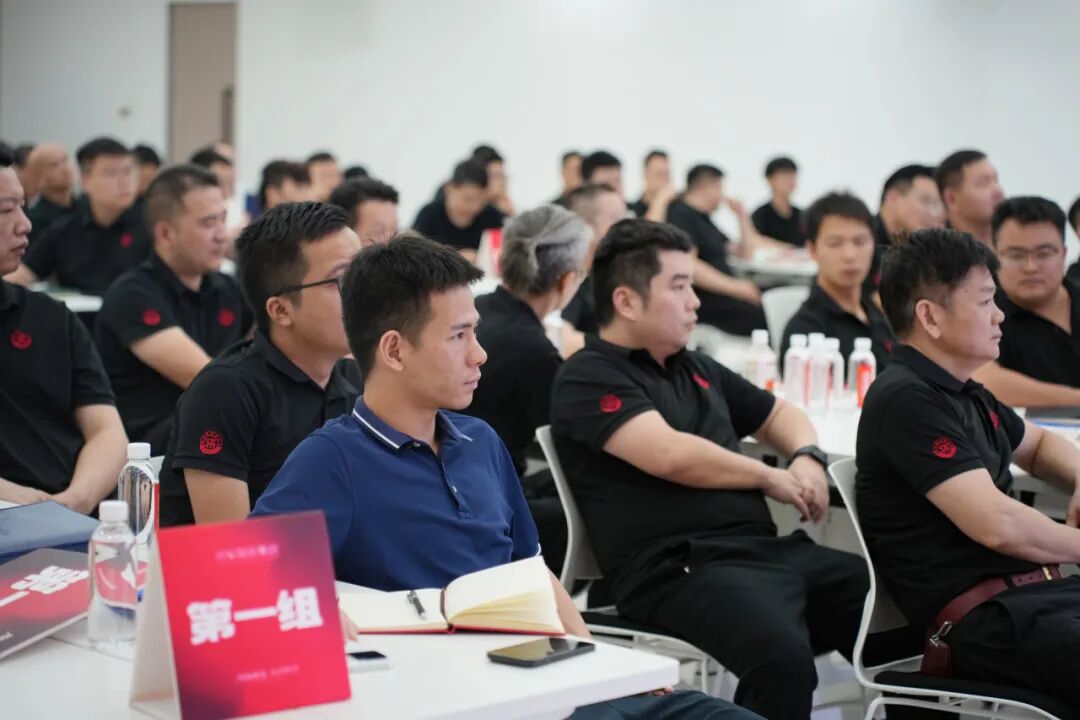 战鼓铿锵，催人奋进。6月6日，永乐app月度荣誉表彰盛典隆重举行。本次大会全面复盘五月工作成果，以荣誉致敬拼搏，表彰先进标杆，部署攻坚目标，为下一阶段高质量发展吹响冲锋号角。永乐app瓷砖事业部总(图10)