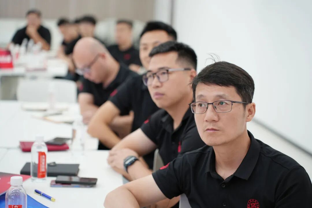 战鼓铿锵，催人奋进。6月6日，永乐app月度荣誉表彰盛典隆重举行。本次大会全面复盘五月工作成果，以荣誉致敬拼搏，表彰先进标杆，部署攻坚目标，为下一阶段高质量发展吹响冲锋号角。永乐app瓷砖事业部总(图13)