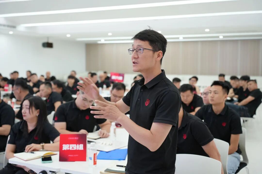 战鼓铿锵，催人奋进。6月6日，永乐app月度荣誉表彰盛典隆重举行。本次大会全面复盘五月工作成果，以荣誉致敬拼搏，表彰先进标杆，部署攻坚目标，为下一阶段高质量发展吹响冲锋号角。永乐app瓷砖事业部总(图16)