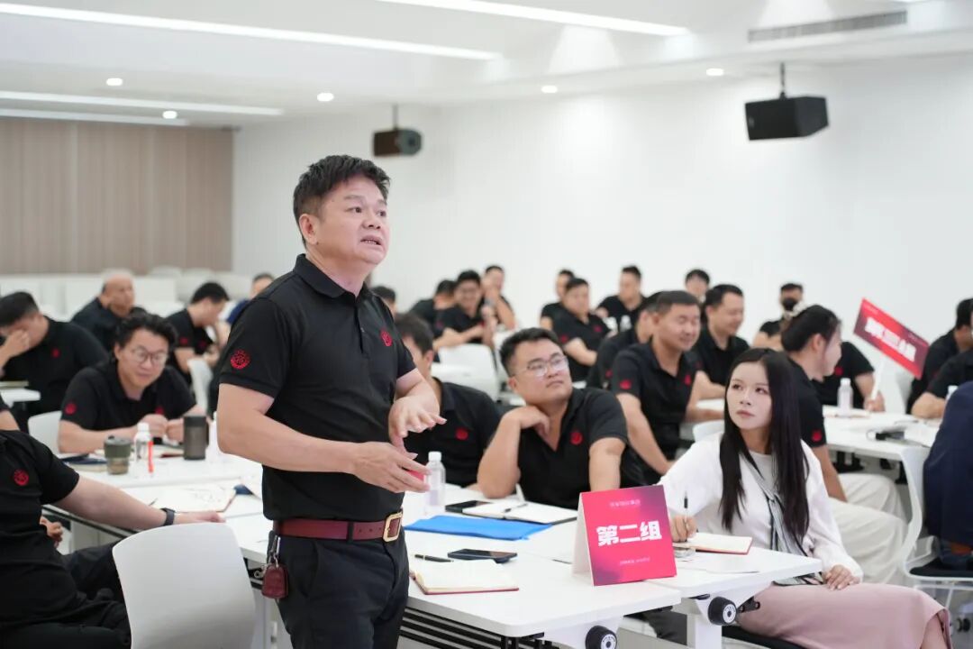 战鼓铿锵，催人奋进。6月6日，永乐app月度荣誉表彰盛典隆重举行。本次大会全面复盘五月工作成果，以荣誉致敬拼搏，表彰先进标杆，部署攻坚目标，为下一阶段高质量发展吹响冲锋号角。永乐app瓷砖事业部总(图18)