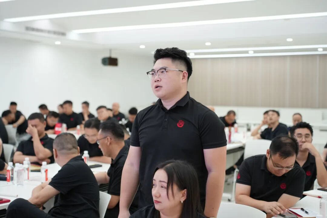 战鼓铿锵，催人奋进。6月6日，永乐app月度荣誉表彰盛典隆重举行。本次大会全面复盘五月工作成果，以荣誉致敬拼搏，表彰先进标杆，部署攻坚目标，为下一阶段高质量发展吹响冲锋号角。永乐app瓷砖事业部总(图19)