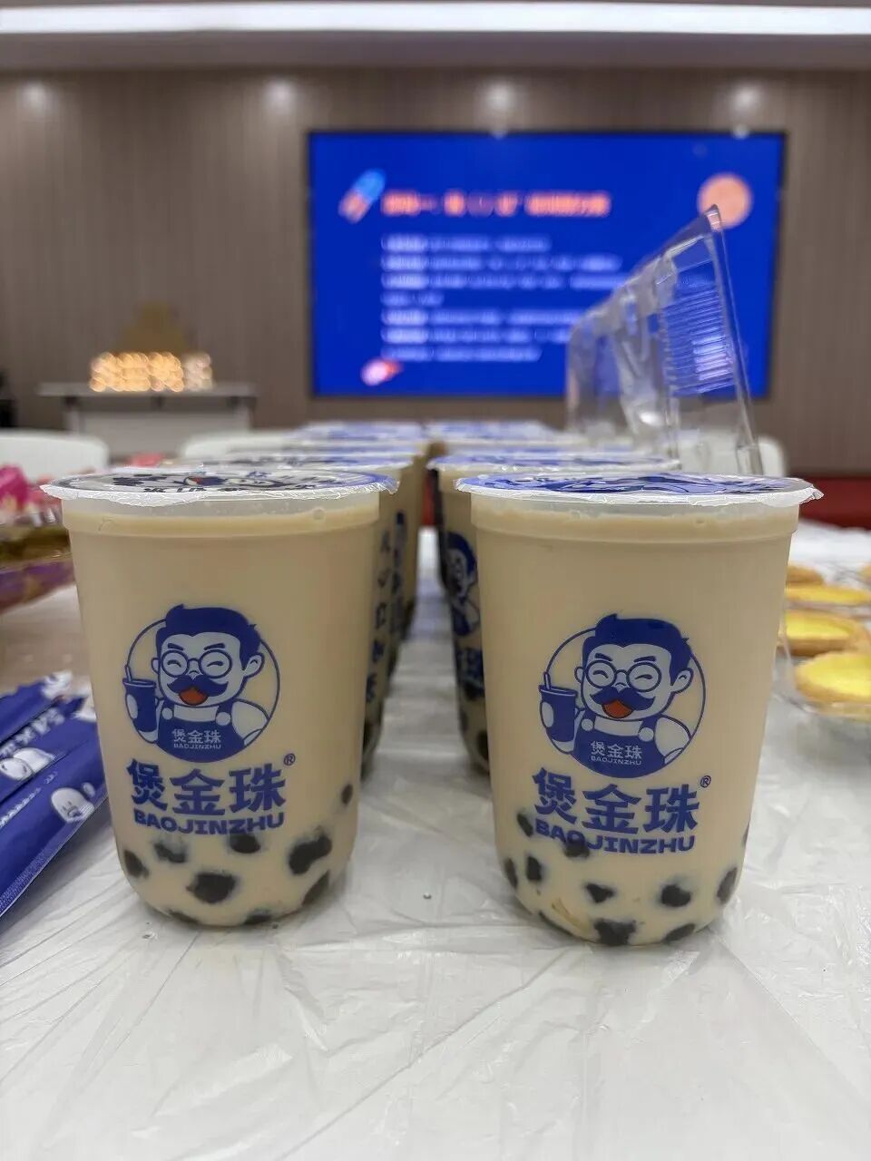 盛夏流光·热爱滚烫丨永乐app2026年第二季度员工生日会温馨举办(图8) 盛夏流光·热爱滚烫丨永乐app2026年第二季度员工生日会温馨举办(图8)