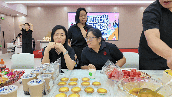 盛夏流光·热爱滚烫丨永乐app2026年第二季度员工生日会温馨举办(图12) 盛夏流光·热爱滚烫丨永乐app2026年第二季度员工生日会温馨举办(图12)