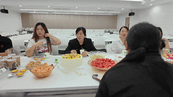 盛夏流光·热爱滚烫丨永乐app2026年第二季度员工生日会温馨举办(图14) 盛夏流光·热爱滚烫丨永乐app2026年第二季度员工生日会温馨举办(图14)
