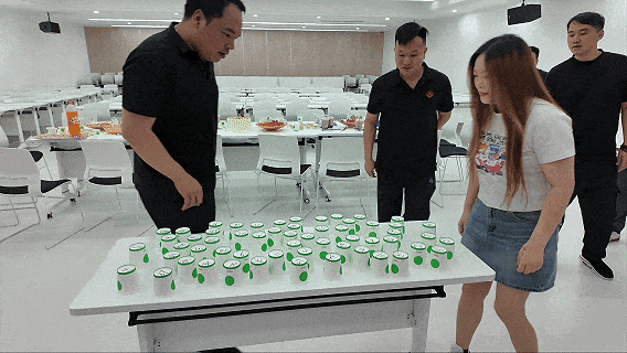 盛夏流光·热爱滚烫丨永乐app2026年第二季度员工生日会温馨举办(图18) 盛夏流光·热爱滚烫丨永乐app2026年第二季度员工生日会温馨举办(图18)