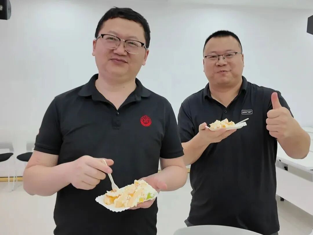 盛夏流光·热爱滚烫丨永乐app2026年第二季度员工生日会温馨举办(图22) 盛夏流光·热爱滚烫丨永乐app2026年第二季度员工生日会温馨举办(图22)